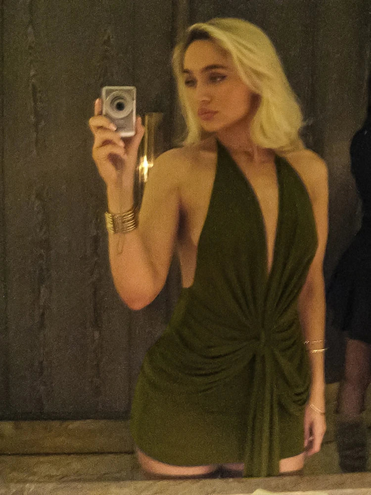 Vestido com Decote em V Profundo – Sem Costas, Alças Halter, Cintura com Laço