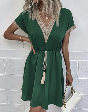 Vestido Elegante – Renda, Decote em V e Cintura Marcada| Verão 2025