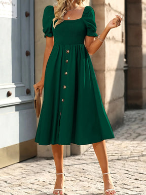 Green Midi Dress with Buttons – Casual Elegance | Model with Short Sleeves and Long Cut