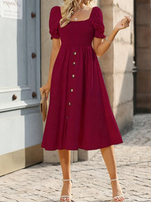 Green Midi Dress with Buttons – Casual Elegance | Model with Short Sleeves and Long Cut
