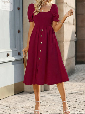 Green Midi Dress with Buttons – Casual Elegance | Model with Short Sleeves and Long Cut