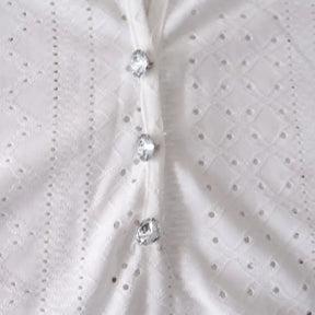 Blusa Casual de Verão – Decote em V, Manga Curta em Renda e Bordados Delicados