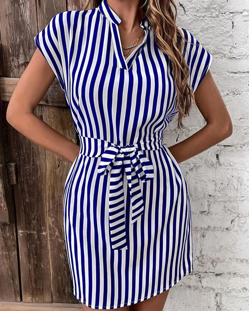 Vestido Casual A-Line – Sem Mangas, Gola Camiseiro e Estampa às Riscas