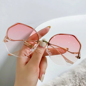 Women's Oversized Sunglasses – Vintage Style with Metal Frame and UV400 Protection