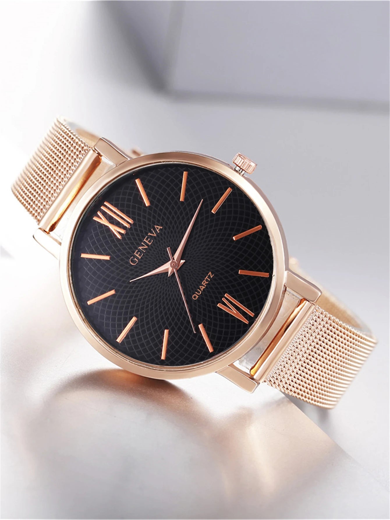 Elegant Women's Steel Mesh Watch – Minimalist and Versatile Design