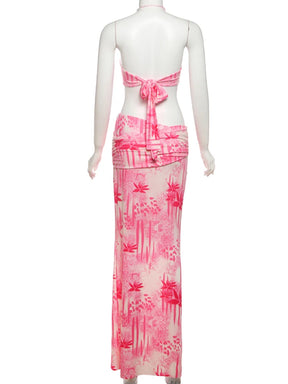 Summer Outfit – Halter Top with Appliques + Tight, Beach-Style Skirt with Pearl Necklace