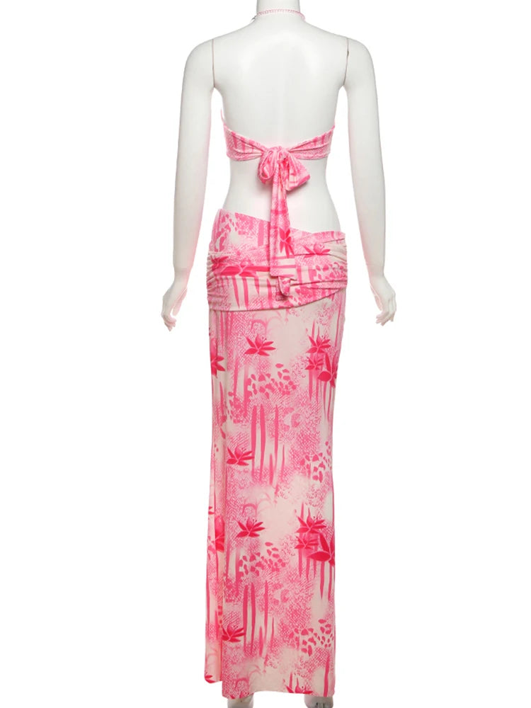 Summer Outfit – Halter Top with Appliques + Tight, Beach-Style Skirt with Pearl Necklace