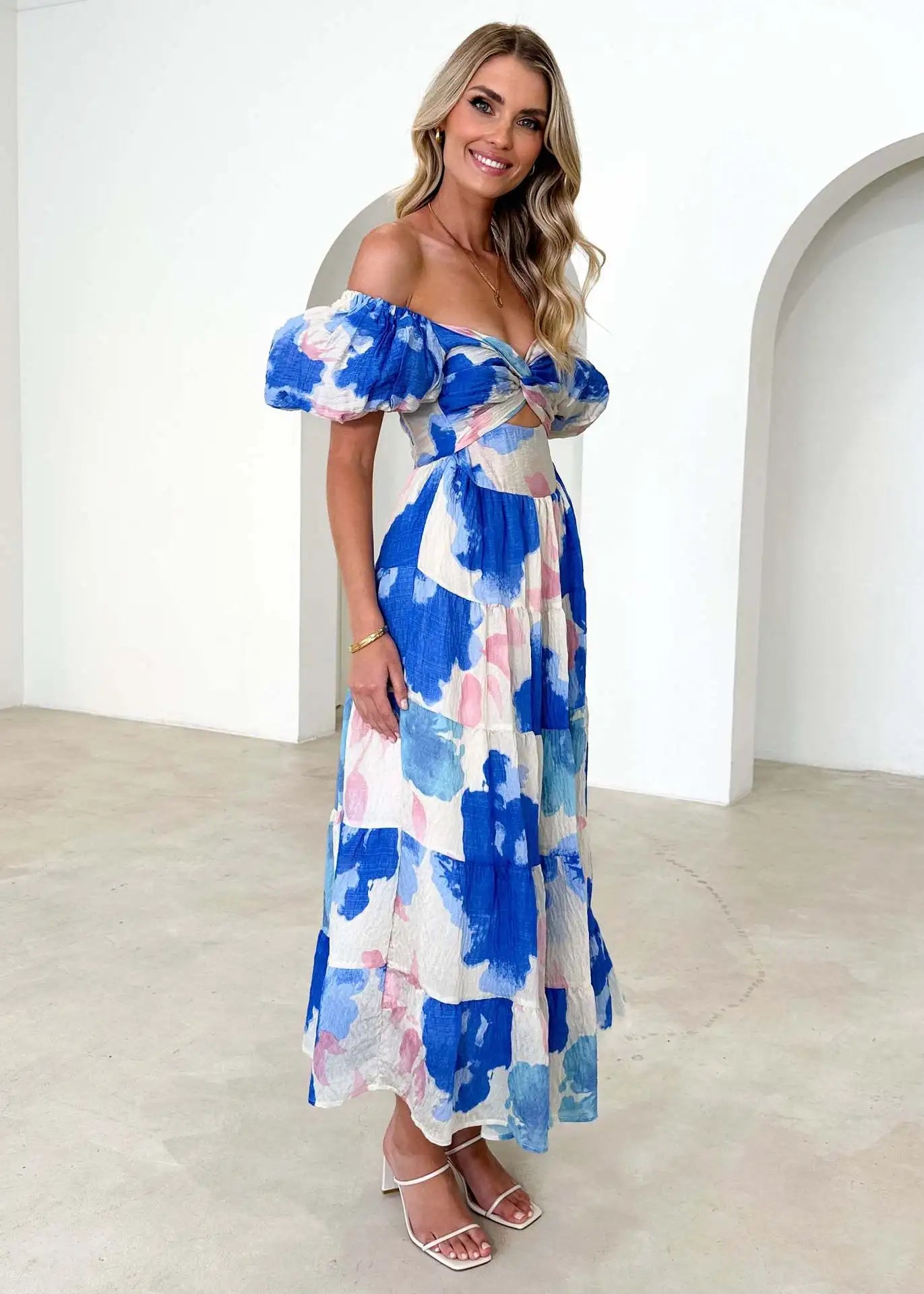 Elegant Women's Long Dress with Sophisticated Print – High Quality Model