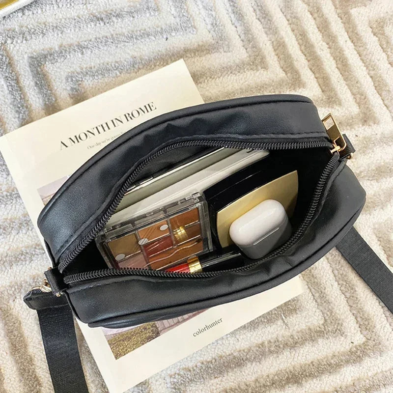 Small Women's Crossbody Bag – Elegant Design in Synthetic Leather with Zipper Closure