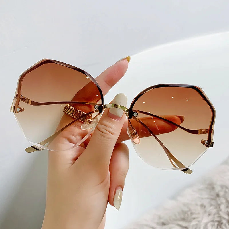 Women's Oversized Sunglasses – Vintage Style with Metal Frame and UV400 Protection