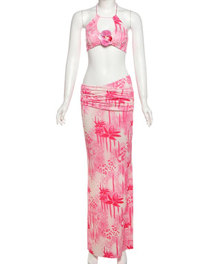 Summer Outfit – Halter Top with Appliques + Tight, Beach-Style Skirt with Pearl Necklace