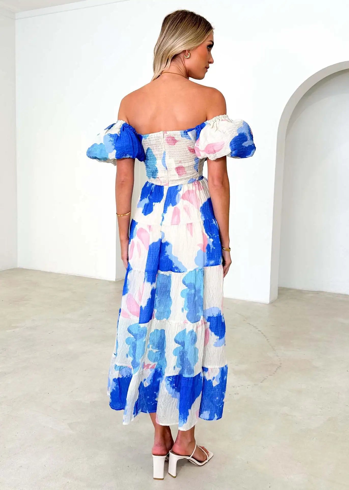 Elegant Women's Long Dress with Sophisticated Print – High Quality Model