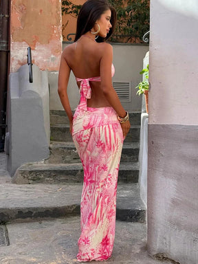 Summer Outfit – Halter Top with Appliques + Tight, Beach-Style Skirt with Pearl Necklace