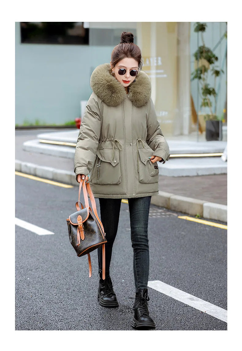 Casaco Parka Feminina de Inverno – Capuz com Pêlo e Corte Elegante
