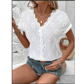 Blusa Feminina de Chiffon com Renda – Manga Curta, Decote em V, Branca | Verão