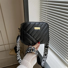 Small Women's Crossbody Bag – Elegant Design in Synthetic Leather with Zipper Closure